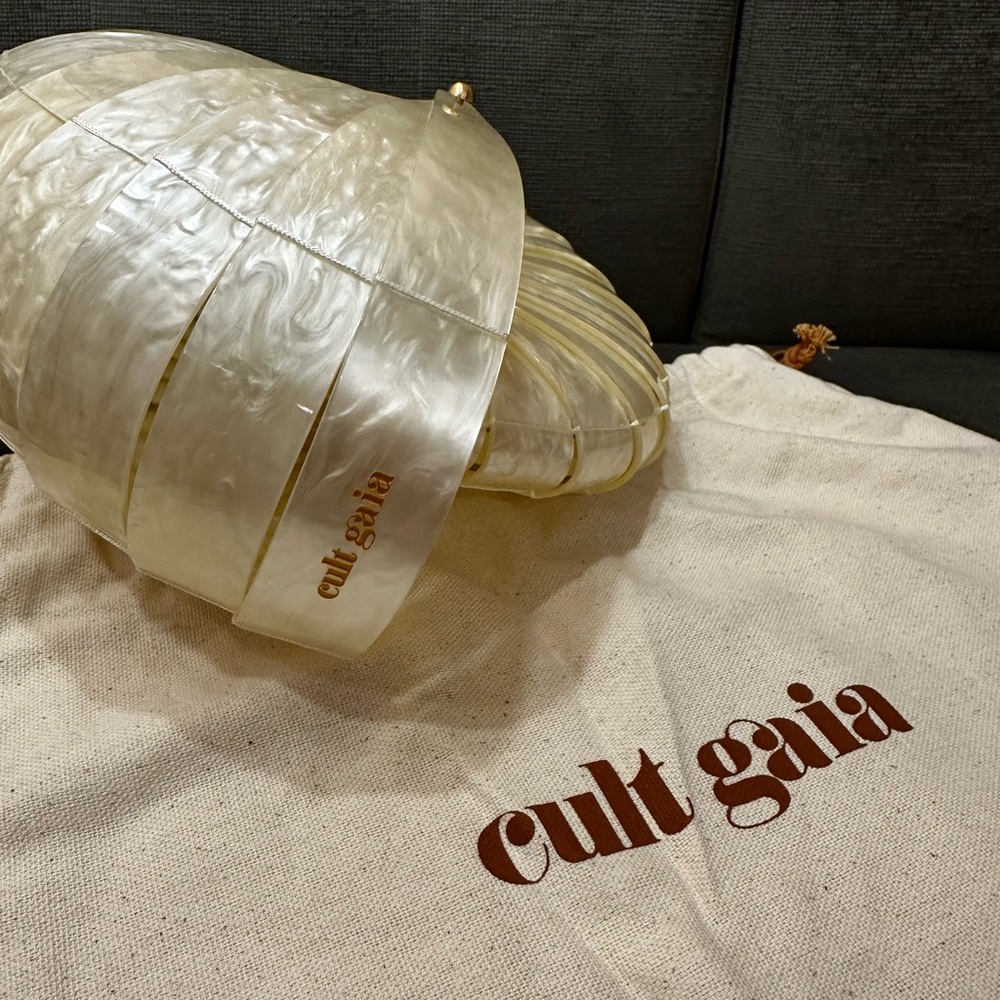 Cult Gaia Sirena Shell clutch bag